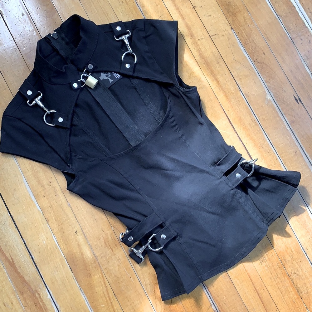 Vintage Lip Service ☠️ gangsta pranksta solid black lock neck top euc goth🖤